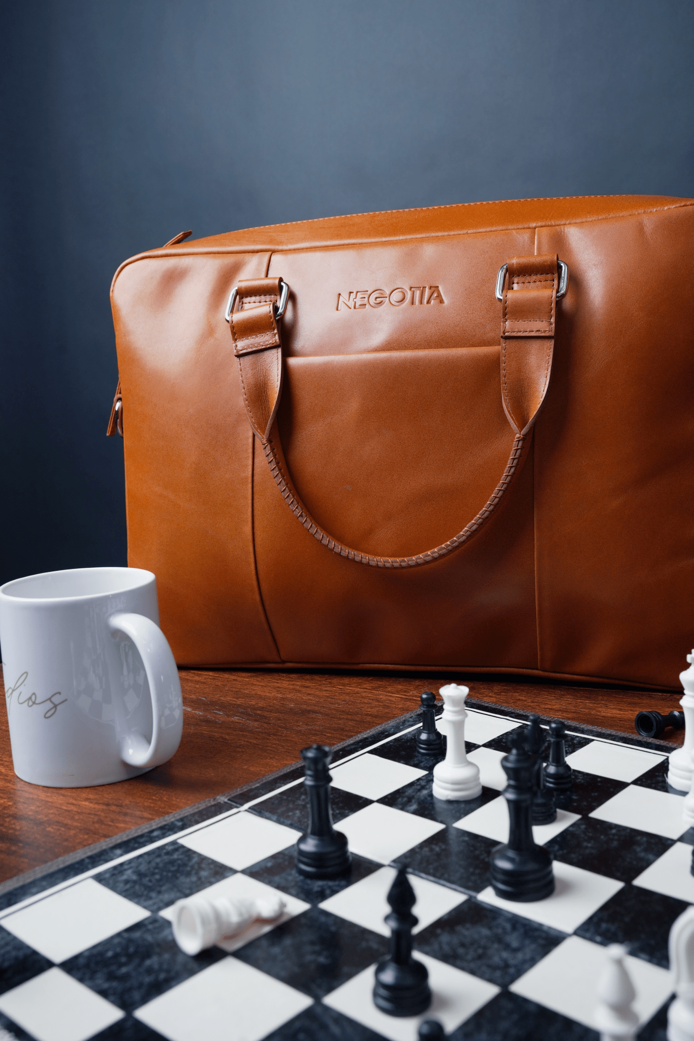 Alpha Apex Laptoptas 15,6" Bruin - NEGOTIA Leather