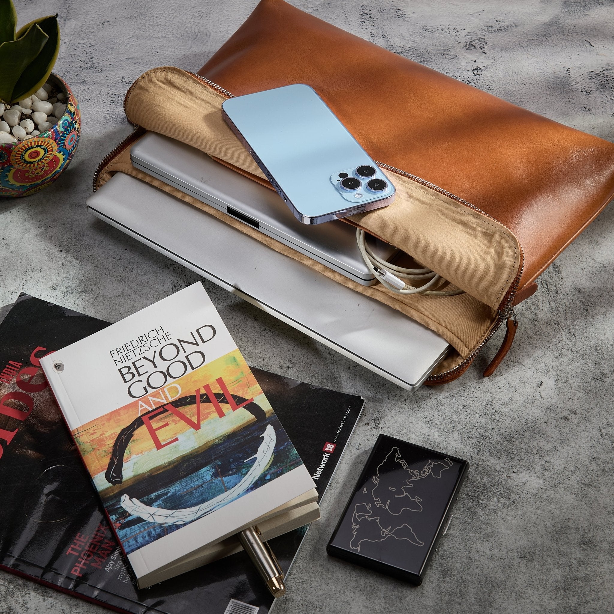 Alpha | Laptop sleeve Carry - All 14'' Bruin - NEGOTIA Leather