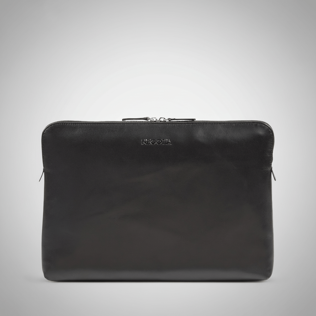 Alpha | Laptopsleeve Carry - All 15,6'' Zwart - NEGOTIA Leather