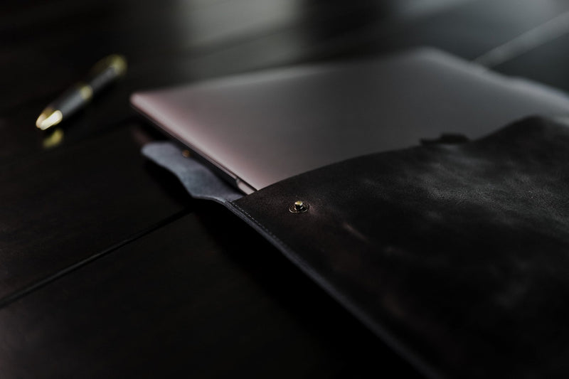 Alpha | Laptopsleeve 15,6" Zwart - NEGOTIA Leather