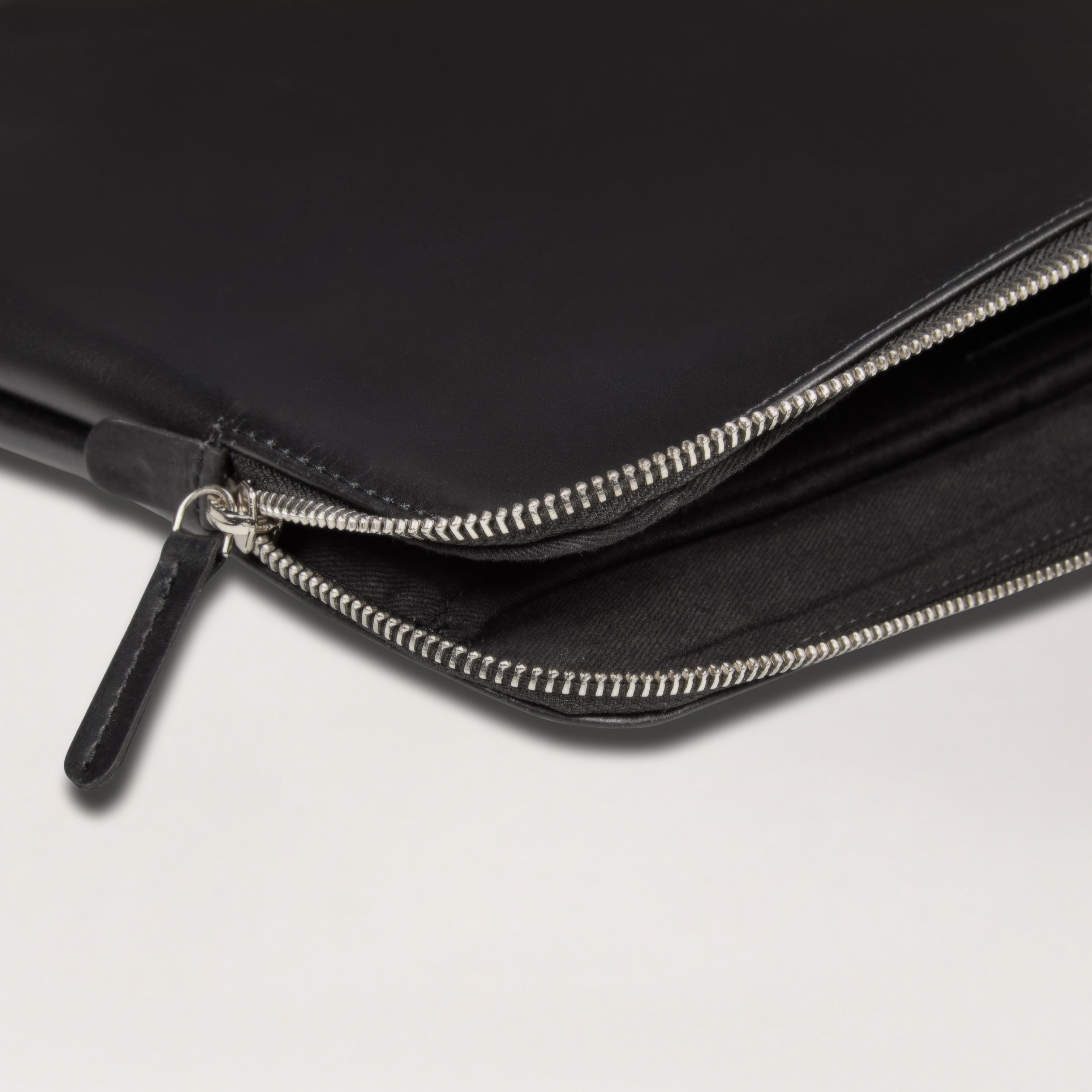 Mantle Sleeve 15.6 inch
