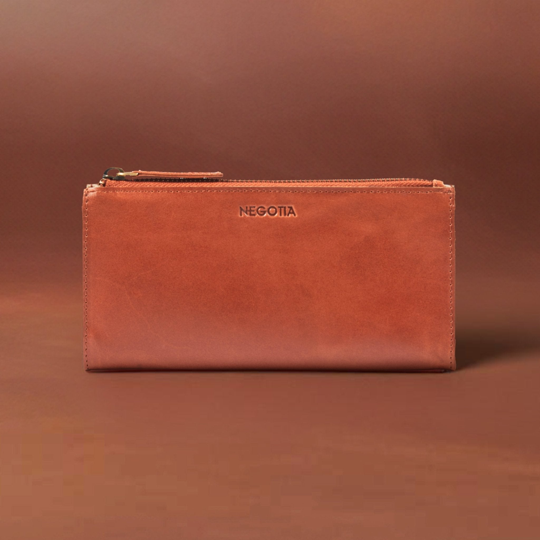 Alpha I Essential Case Bruin - NEGOTIA Leather