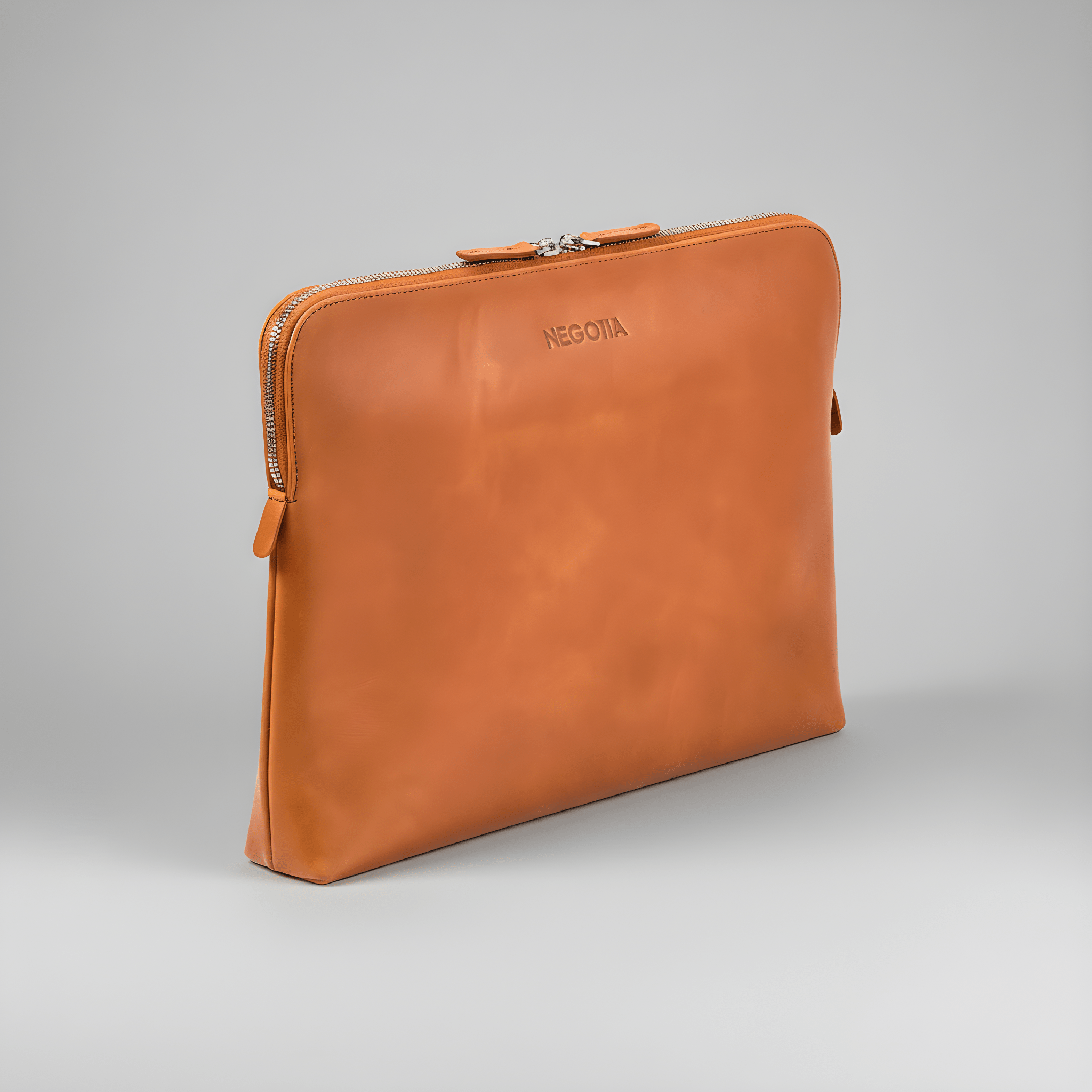 Alpha | Laptopsleeve Carry - All 14'' Bruin - NEGOTIA Leather