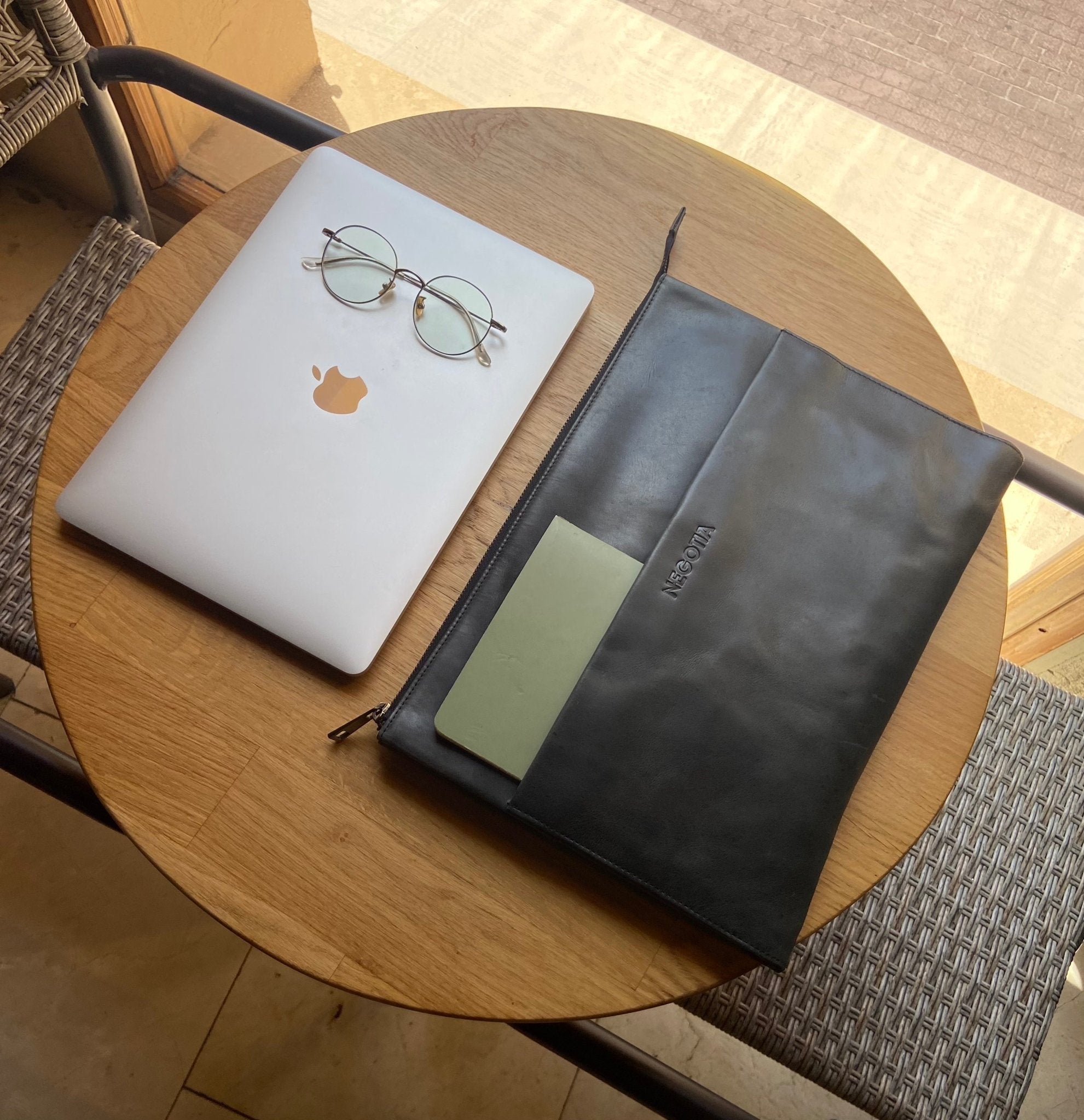 Alpha | Laptop Folio 14'' Zwart - NEGOTIA Leather