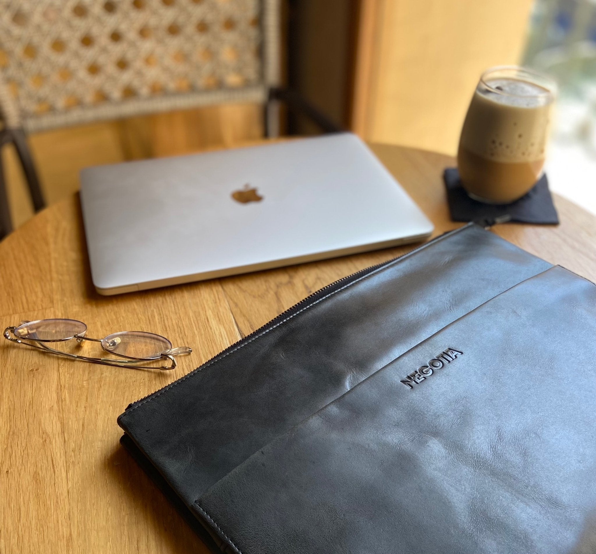 Alpha | Laptop Folio 14'' Zwart - NEGOTIA Leather