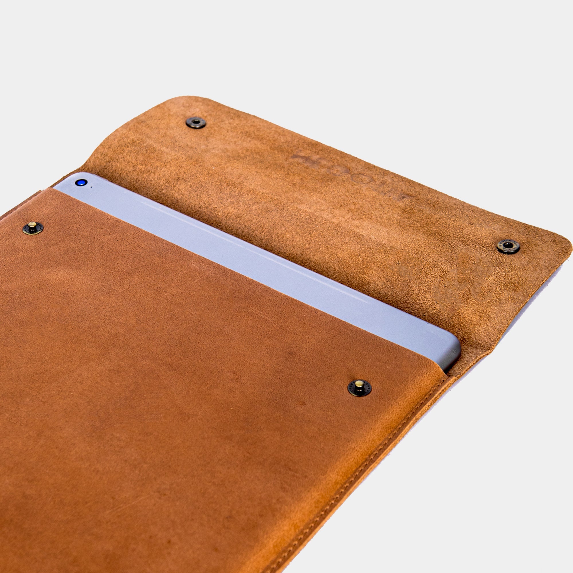 Alpha | Laptopsleeve 13,8" Bruin - NEGOTIA Leather