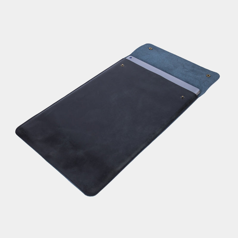 Alpha | Laptopsleeve 13,8" Zwart - NEGOTIA Leather