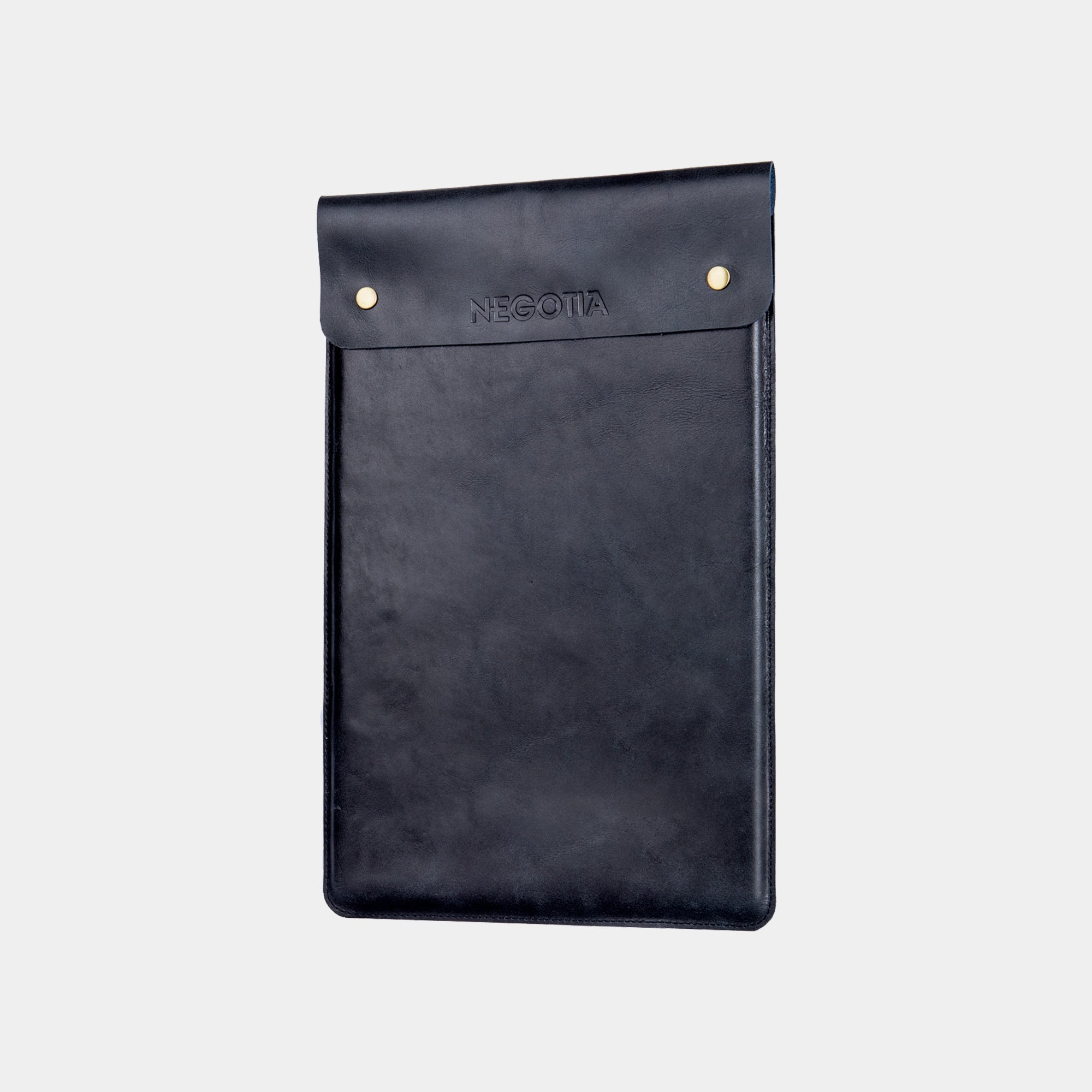 Alpha | Laptopsleeve 13,8" Zwart - NEGOTIA Leather