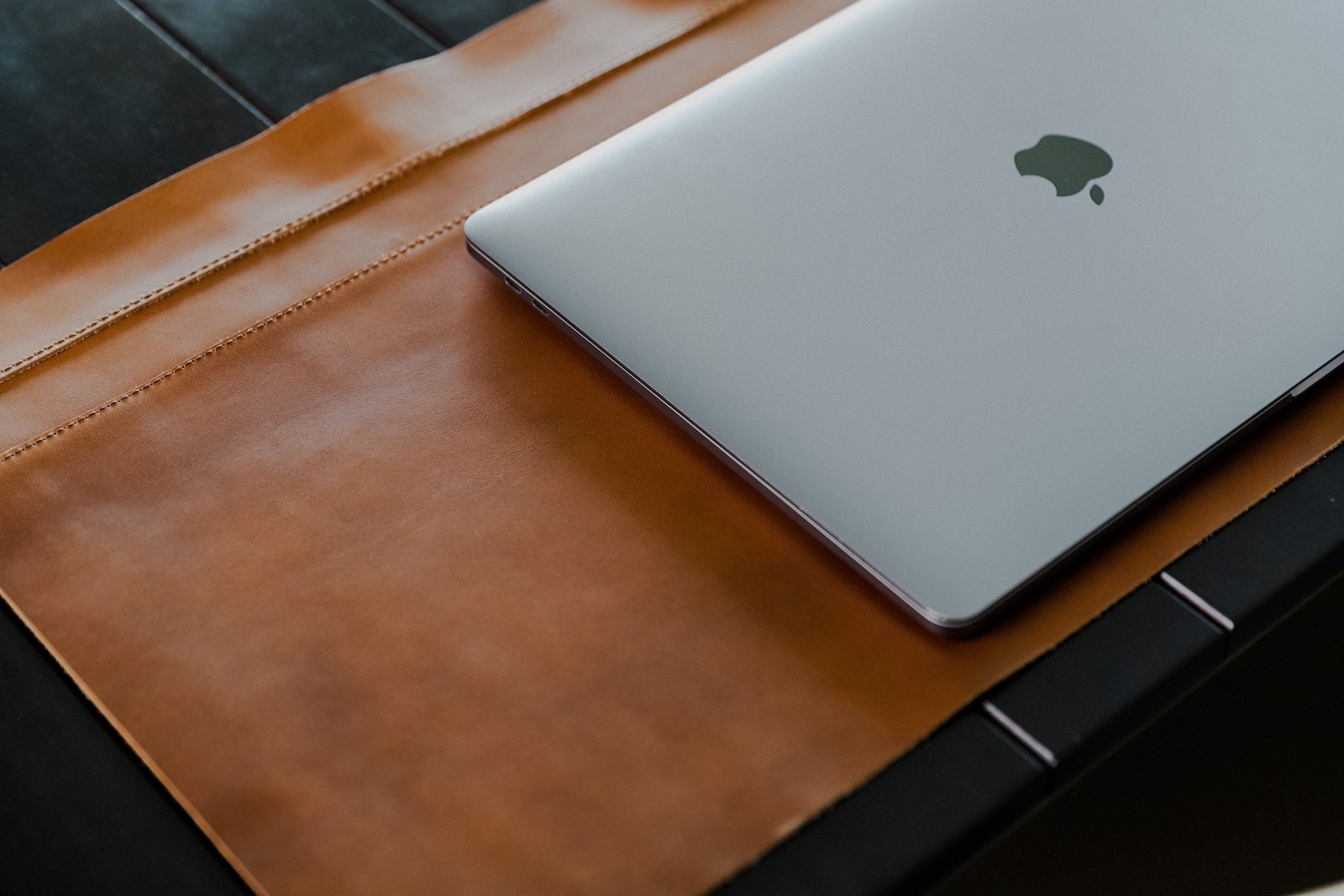 Elite | Deskpad Bruin - NEGOTIA Leather