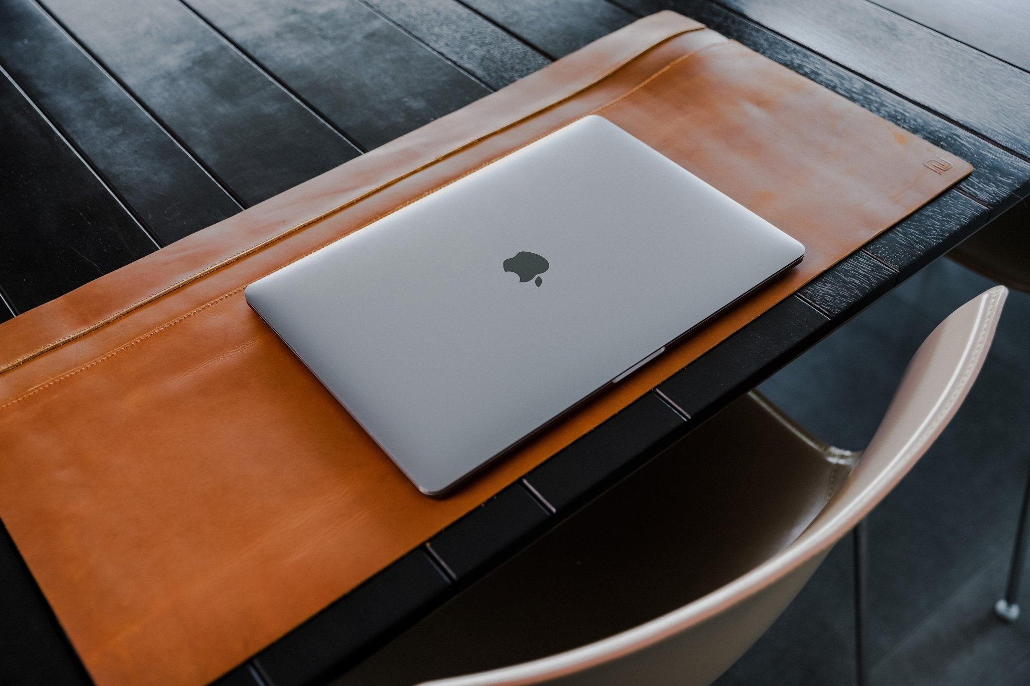 Elite | Deskpad Bruin - NEGOTIA Leather